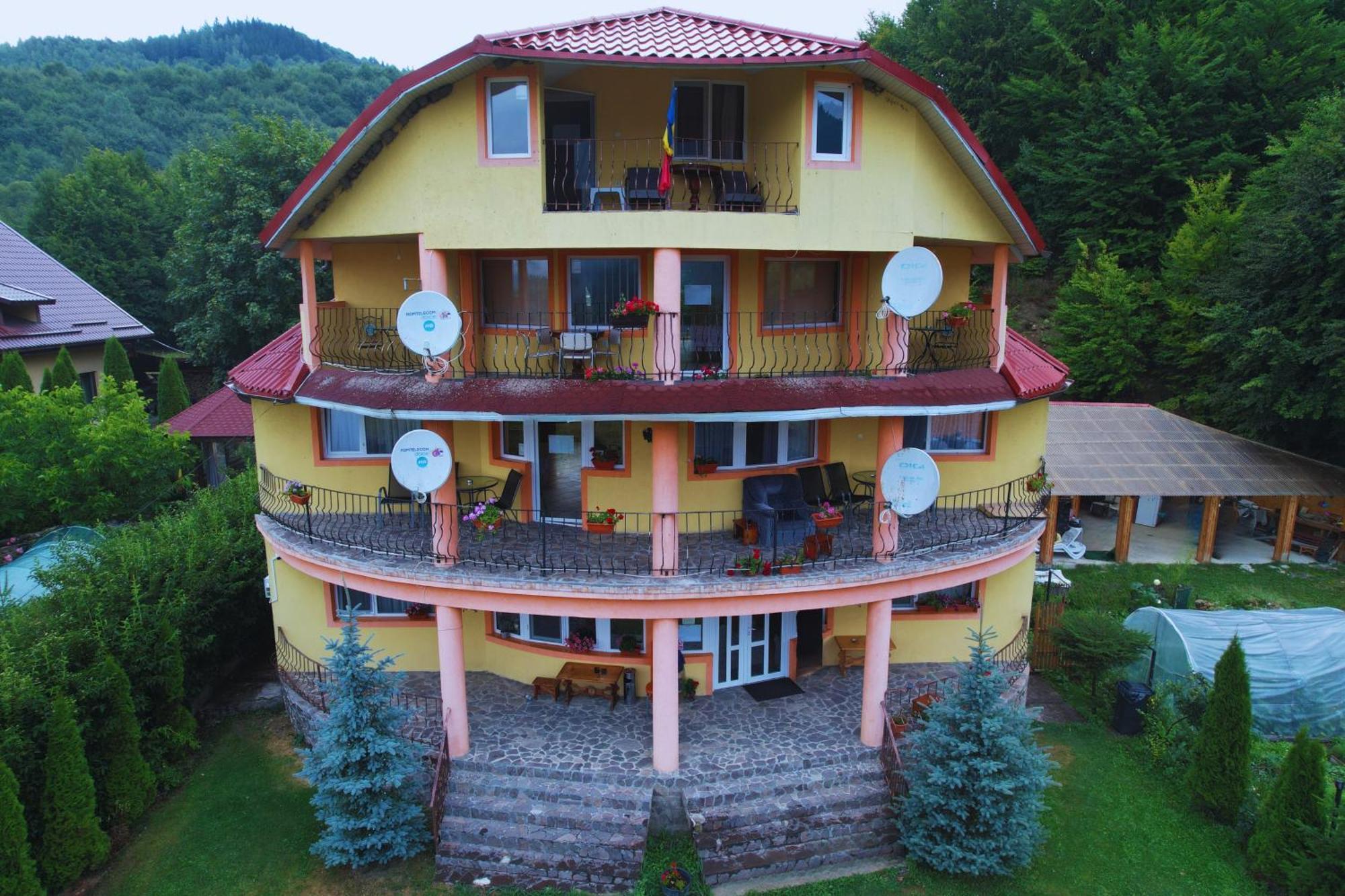 ホテル Casa Potcoava Lepşa エクステリア 写真